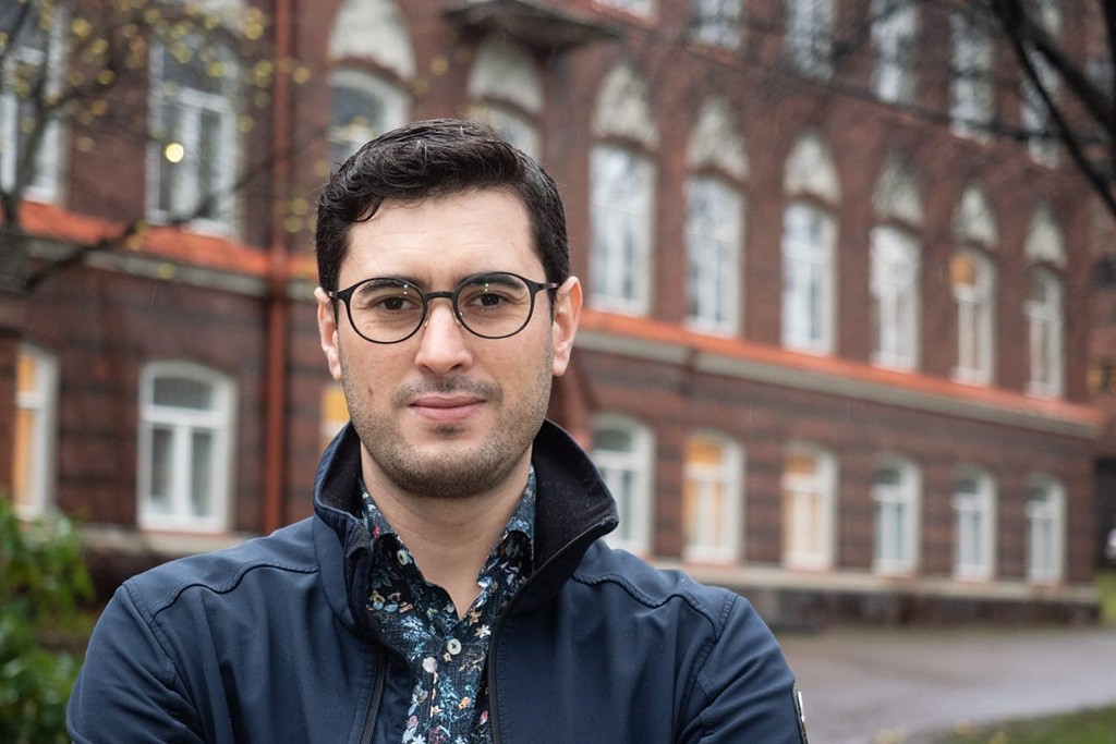 Projektipäällikkö Oussama Yousfi Diakonissalaitokselta.
