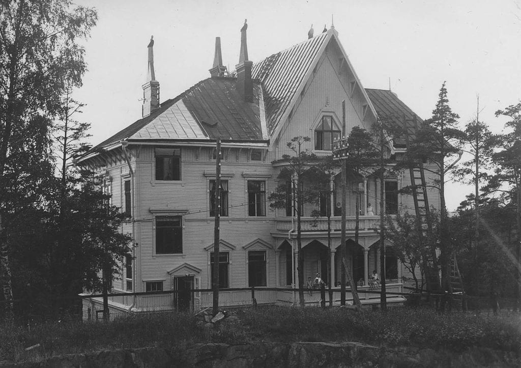 Puuhuvila, jossa Rinnekoti toimi kymmenen vuotta, historiallinen valokuva.